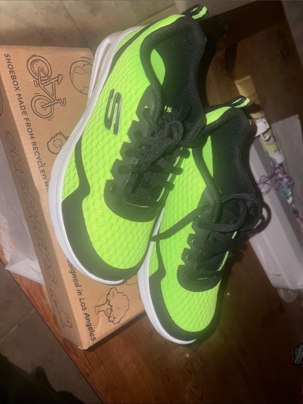 Brand new Skechers Neon Green and Black Kids Athletic Sneakers sz 2